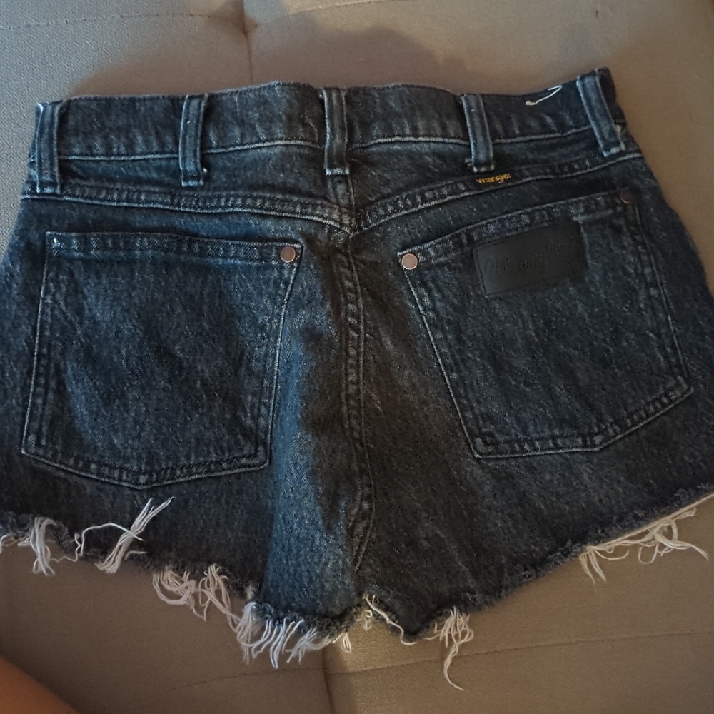 Shorts - Picture 2 of 3